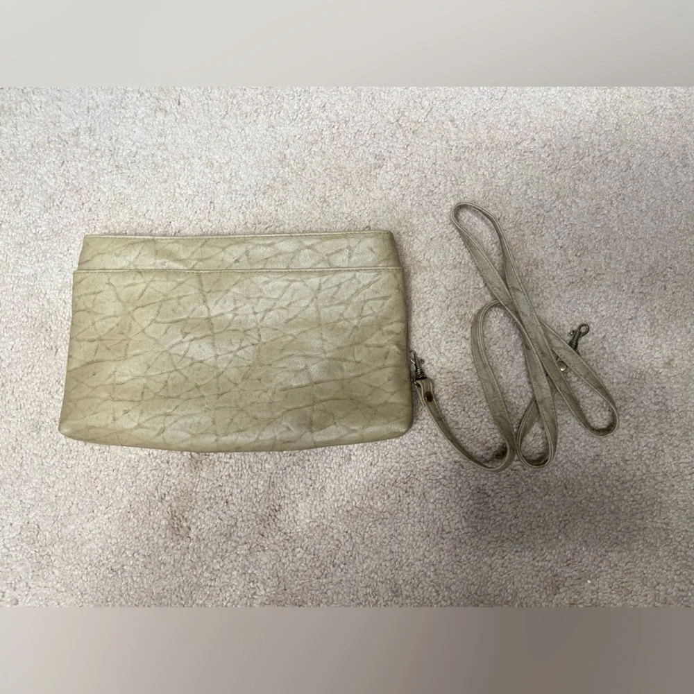 Cream handbag with Textured Design - Picture 2 of 3